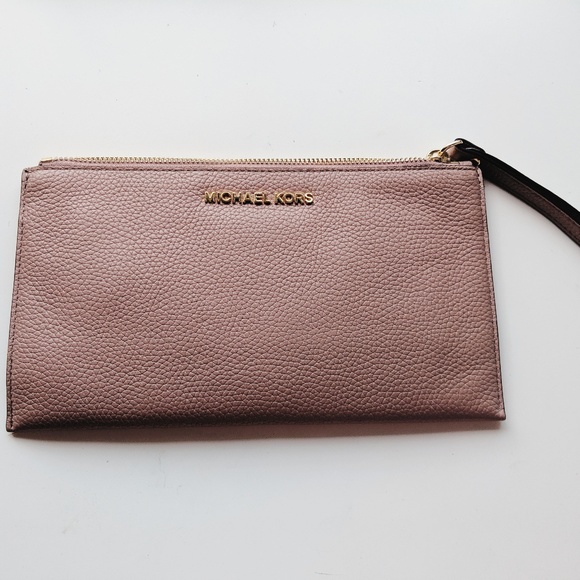 Michael Kors Handbags - MICHAEL Michael Kors ballet pink leather wristlet